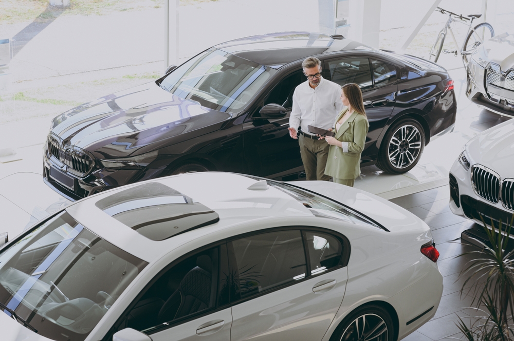 top,view,adult,man,customer,male,buyer,client,wear,shirt